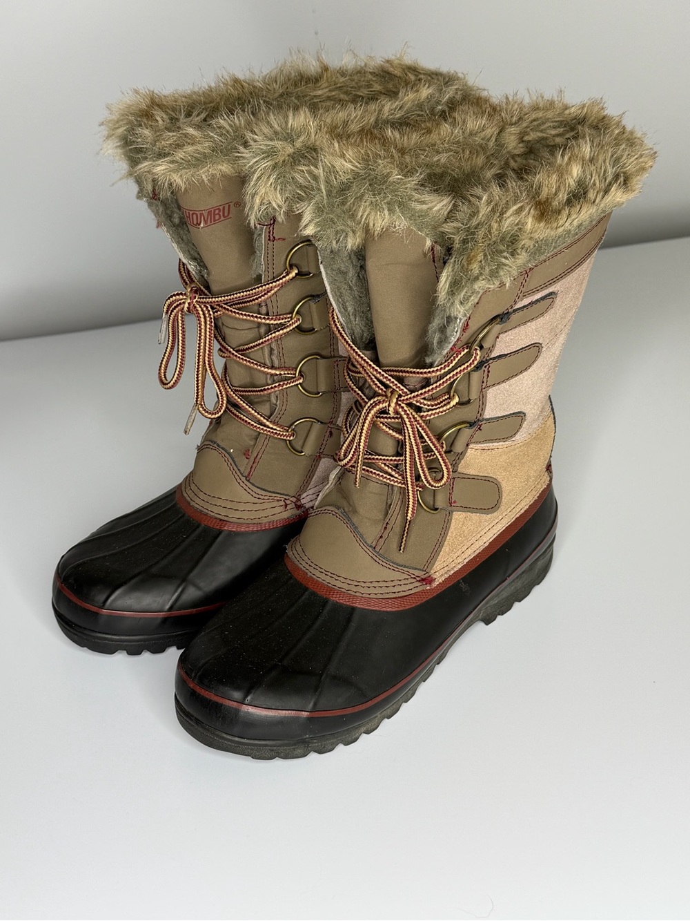 Khombu Women's Northstar snow boots Sz 9